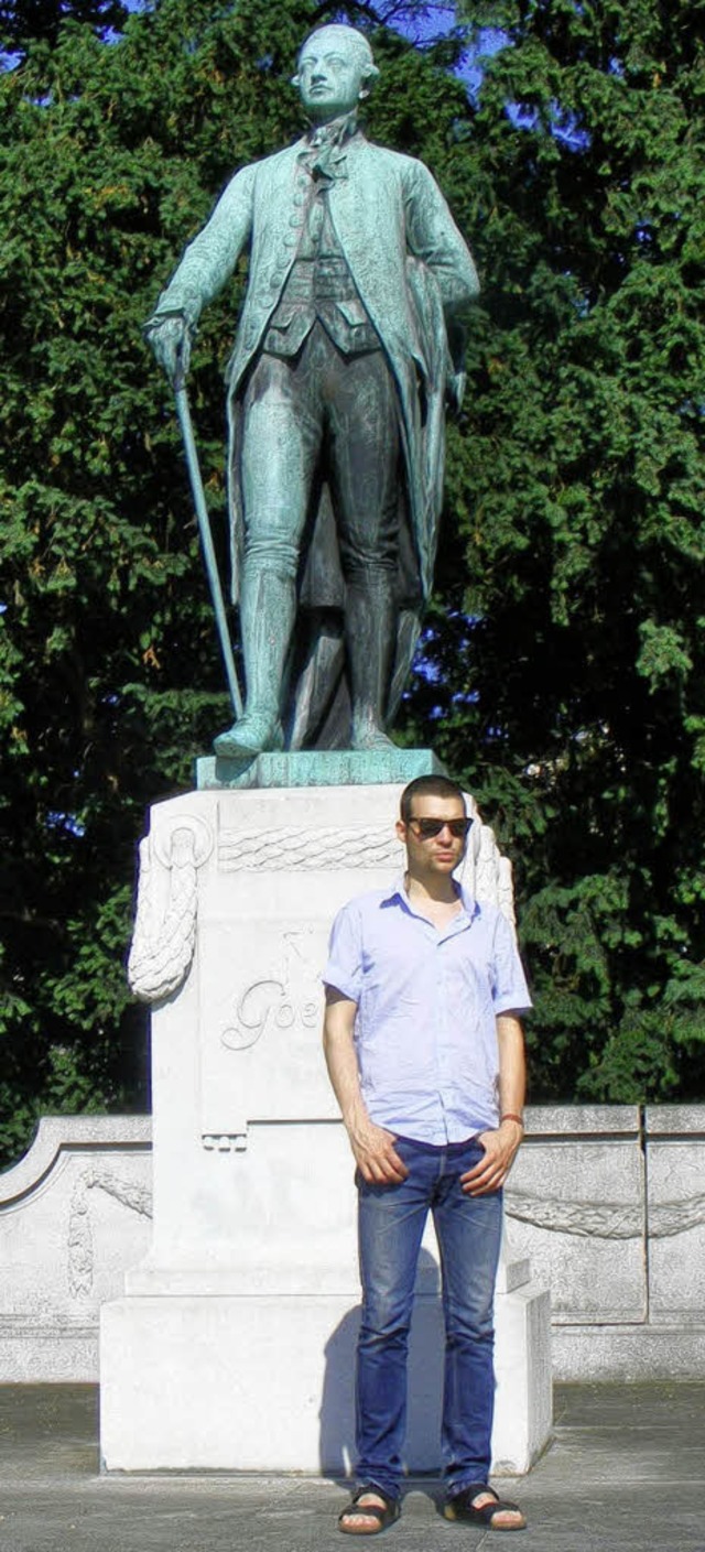 Thomas Walter vor dem Goethedenkmal an der Uni Straburg 