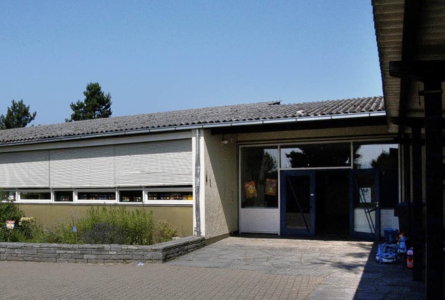 Das Griheimer Schulhaus der Rheinschule wird in den Sommerferien saniert.   | Foto: Volker Mnch