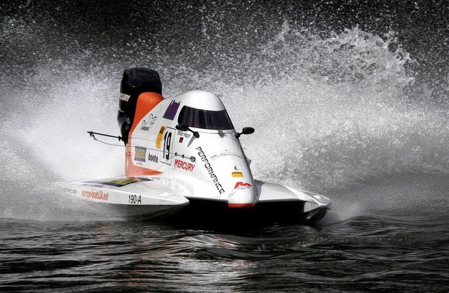 Rasante Wende: Stefan Hagin in seinem turboschnellen Wassergleiter.   | Foto: privat