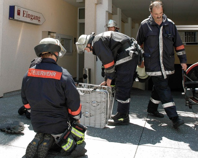 30 Feuerwehrleute rckten zum Lschen an.   | Foto: arne bensiek