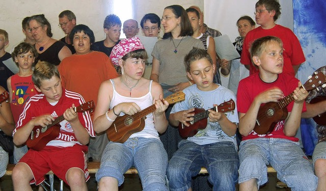 Mit Gesang wurden die Gste beim Somme...er Schule Tllinger Hhe unterhalten.   | Foto: Manfred Risch