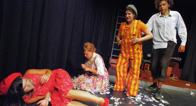 Ein Stck mit Tiefgang spielt das Junge Theater Nellie Nashorn.   | Foto: Barbara Ruda