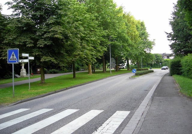 Kurz vor den berweg, in den  Bereich ...inks) bekommt auch ein Wartehuschen.   | Foto: katharina kunz