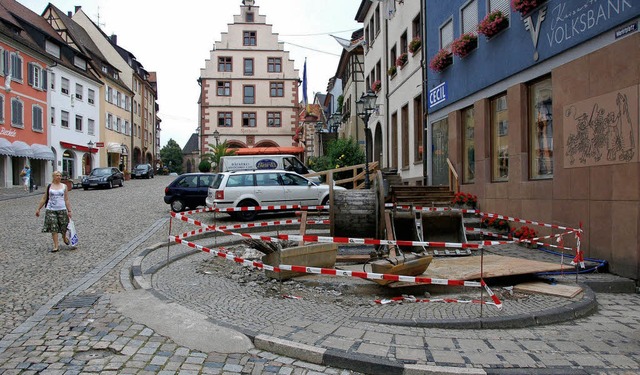 War da was? Der Rathausbrunnen ist sch... der neue Standort wird noch gesucht.   | Foto: Martin Wendel