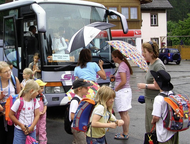 Mit dem Bus können die Kindergartenkin...d der Schulzeit nach Rötenbach fahren. | Foto: Liane Schilling Mit dem Bus können die Kindergartenkin...d der Schulzeit nach Rötenbach fahren. | Foto: Liane Schilling