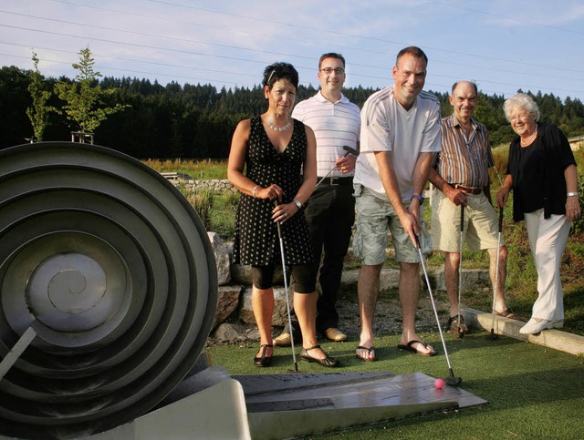 Laden zum Adventure-Golf-Turnier fr d...ns Dbele und Helga Unterharnscheidt.   | Foto: Frank Linke