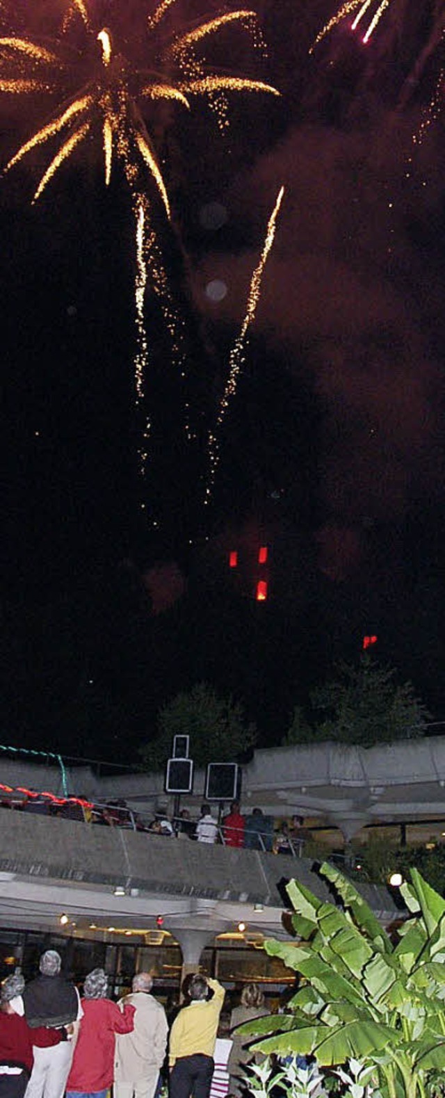 Mit einem groen Feuerwerk  wird  der ...des Kurparks Badenweiler  gewrdigt.    | Foto: Umiger