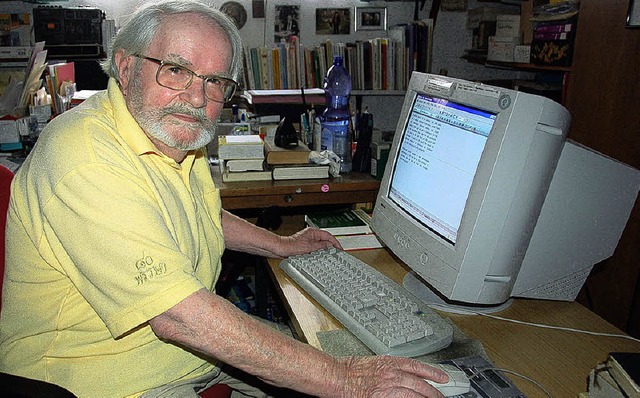 Tgliche Schreibbung: Rudolf Vallendor an seinem Computer   | Foto: rab