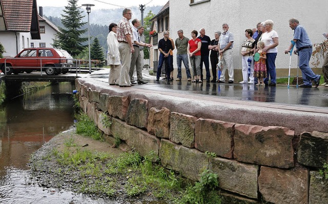 Aus einem asphaltierten Wirtschaftsweg...ichenbach ein bisschen schner macht.   | Foto: breithaupt