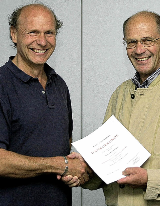 Peter Bueb (links)   und Schulleiter  Manfred Lffler    | Foto: privat