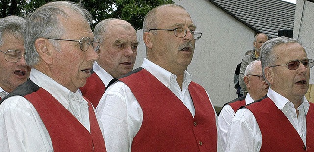 Gut gelaunt: Die Snger von der Chorge... dem Wetter in Familie Maiers Garage.   | Foto: MARKUS BAIER