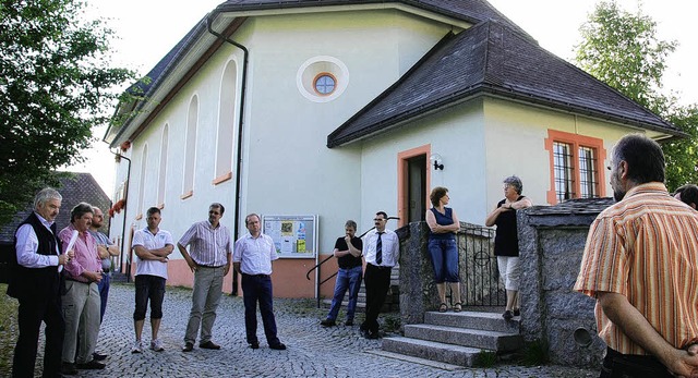 Eine Lsung fr einen behindertengerec...Kirchengemeinderates beim Ortstermin.   | Foto: Christel Schuster-Stich