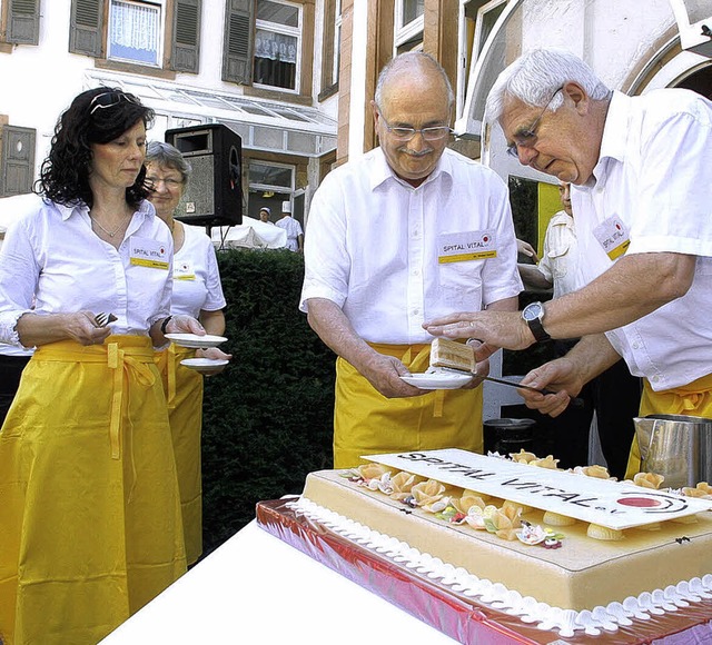 Hermann Burger, Konditormeister (recht...ender Vorsitzender des Frdervereins.   | Foto: fssel