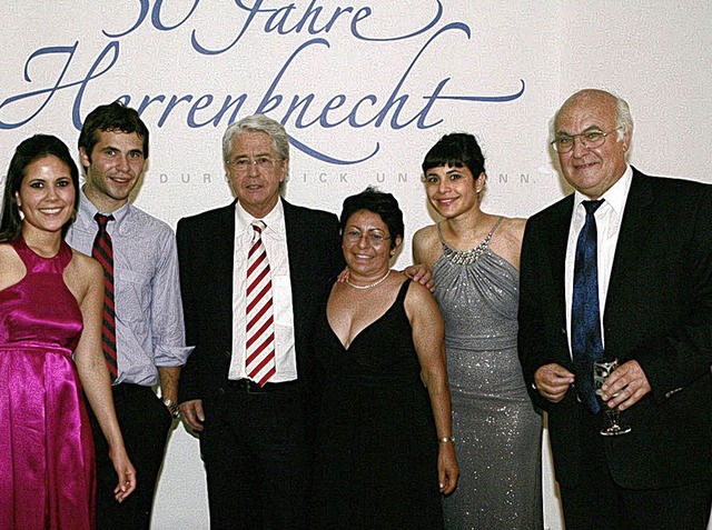 Familienfoto mit TV-Star (von links): ...zum 30-jhrigen Firmenjubilum. <?ZE?>  | Foto: BZ