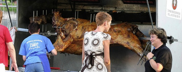 450 Kilo Ochsenfleisch vom Spie landeten in Altdorfer Mgen.  | Foto: Sandra DEcoux-KOne