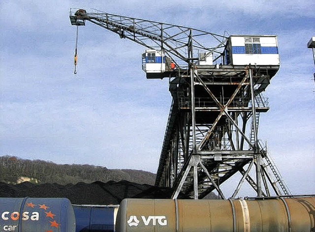 Die Krne im Birsfelder Hafen sind eif...er ber verstrkte Lrmbelstigungen.   | Foto: Florian Bernd