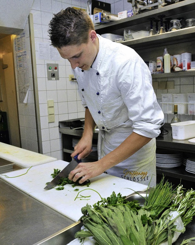Mathias Keller bei der Kchenarbeit. T...tikum im regulren Restaurantbetrieb.   | Foto: Schneider
