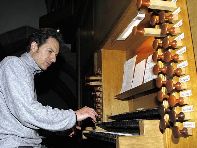 Roy Neumann an der Orgel der Stiftskirche   | Foto: Heidi Fssel