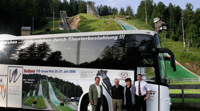 Das Adler-Skistadion mit den vier Scha...el und Thomas Steiert zu ihrer  Idee.   | Foto: dieter maurer