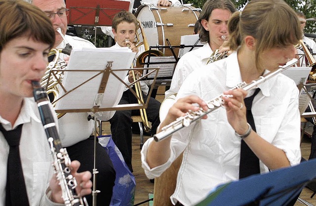 Weit gereiste, musikalische Gste:   D...n Zillebeke spielte zum Frhschoppen.   | Foto: Heidi Fssel