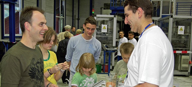 Offenes  Haus bei Mahle in Zell: Viele...r die Produktionsablufe  informieren.  | Foto: PAUL BERGER