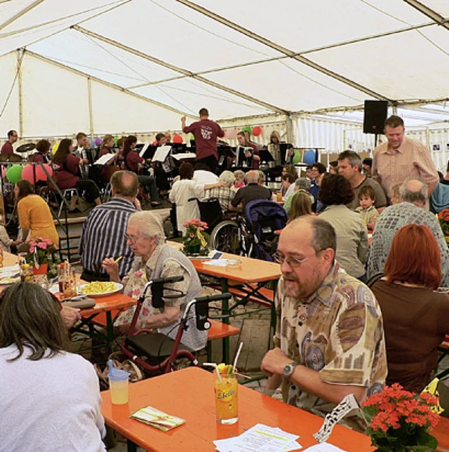 Das Sommerfest des Markus-Pflger-Heim...des  Akkordeon-Orchesters Schwrstadt.  | Foto: Georg Diehl