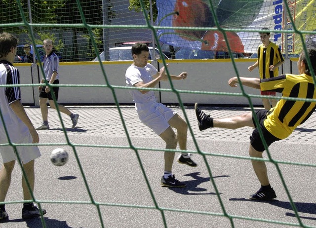 Spannende und gute Spiele hinter dem N...smarktes an der  Unteren Dorfsstrae.   | Foto: Daniele Scarpa