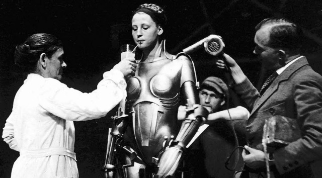 Aufwendige Dreharbeiten: Brigitte Helm...20; von 1927 einen Maschinenmenschen.   | Foto: ddp