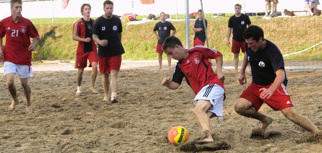 Kraftraubende Geschichte: das Sandsoccer-Turnier des SV Wollbach   | Foto: norbert sedlak