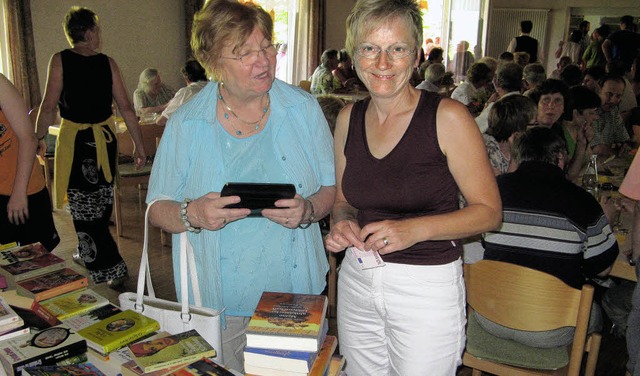 Einen Bcherflohmarkt arrangierte der ...est St. Peter und Paul in Schallbach.   | Foto: Sedlak