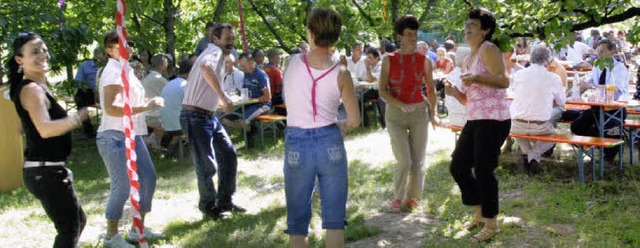 Auch getanzt wurde beim Fest fr die a... Denzlinger Sdhof eingeladen hatte.    | Foto: Markus  Zimmermann-Drkop