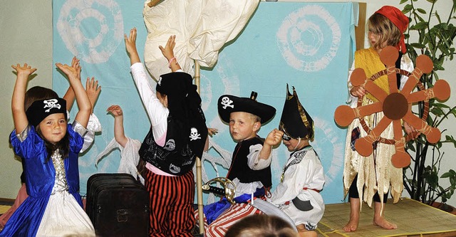 Groer Auftritt fr kleine Piraten beim Kinderknstlermarkt.   | Foto: R. Vitt