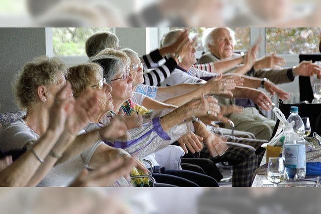 Mit Volksliedern und Hanteln im Gleichgewicht bleiben