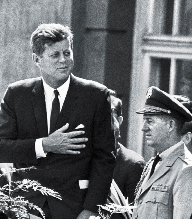 Der frhere US-Prsident John F. Kenne...er Rathaus in Berlin am 26. Juni 1963.  | Foto: dpa