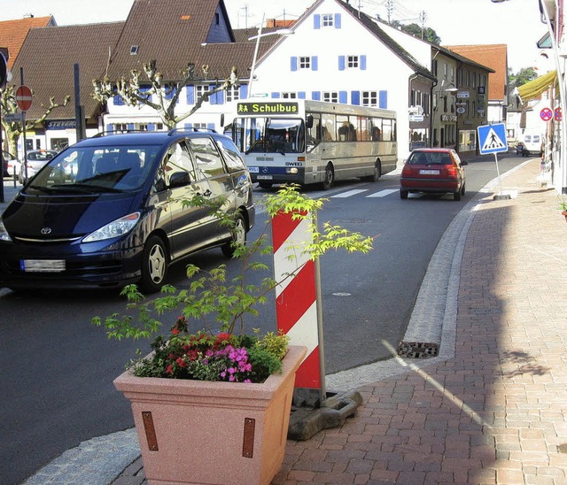 Diszipliniert  rollen  die Autofahrer durchs Stdlti.   | Foto: Maier