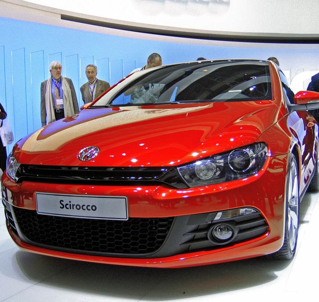 Will ein Trendsetter sein: der neue VW Scirocco mit schwarzen Frontelementen   | Foto: dpa