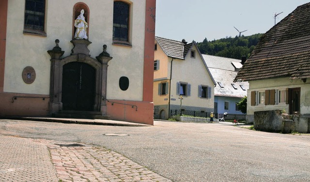 Der Platz vor der Kirche Wallburg soll...s  Ettenheimer Ortsteils entwickeln.    | Foto: DECOUX-KONE