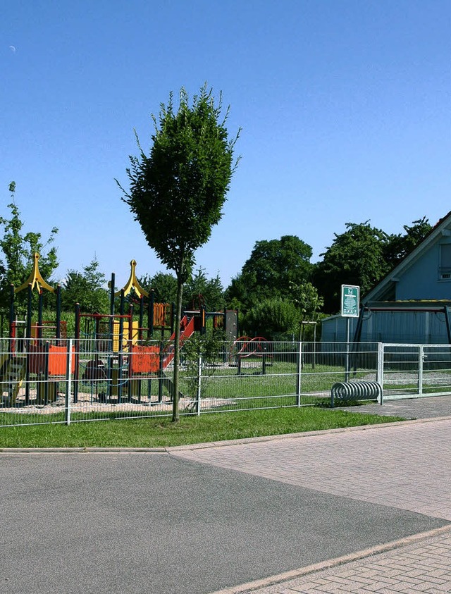 Der  Zugang zum  Spielplatz Im Grn  i...er Ortschaftsrat wnscht sich Abhilfe.  | Foto: DEC