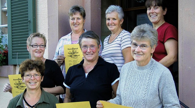 Die Landfrauen um Gerda Mller (ganz r...3. August das zweite Bauernfrhstck.   | Foto: Schtz