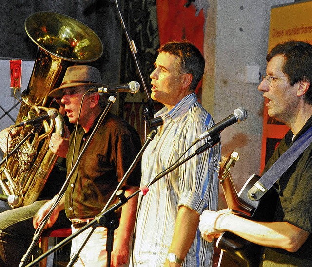 Alles wunderbar: Die Band mit ihren Fr...ts) und Jack Huttmann (3. von rechts).  | Foto: Michael Bamberger