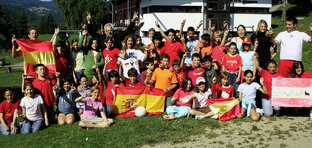 Spanische Begeisterung in der Jugendhe...schen Fuballfans und der Sauberkeit.   | Foto: DIETER MAURER