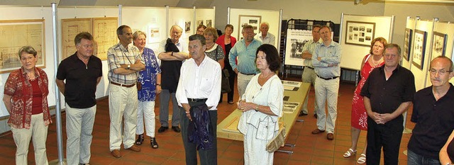 Viel Informatives, aber auch Kurioses, bietet die Ausstellung im Rathauskeller.   | Foto: Senf