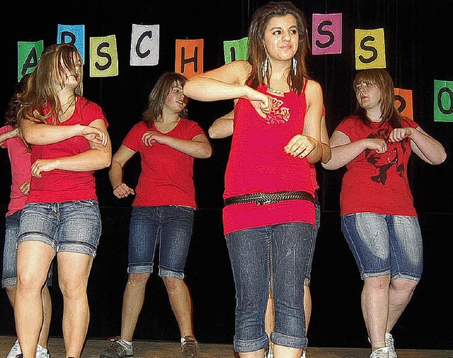 Schule  geschafft: Eine Tanzeinlage bo...hlussfest  an der Buchenbrandschule.    | Foto: Ulrike Jger