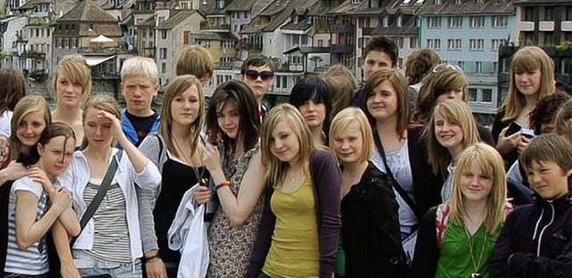 35 Schler und Schlerinnen  der engli...ool besuchten am Dienstag Rheinfelden.  | Foto: Pascal Waldszus