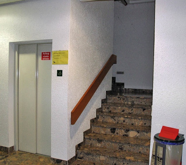 Wenig einladend ist der Treppenaufgang vom Rathausfoyer in den ersten Stock. 
