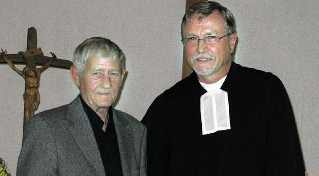 Pfarrer Hans-Wilhelm Koopmann (rechts)...ssen wohlverdienten zweiten Ruhestand.  | Foto: Michael Gottstein