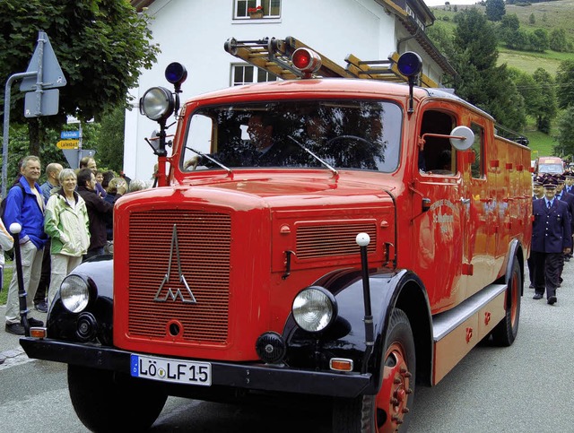 Prachtstck  beim  Umzug  der Wiedener...erwehrauto von 1949  aus Schopfheim.    | Foto: Georg Jger