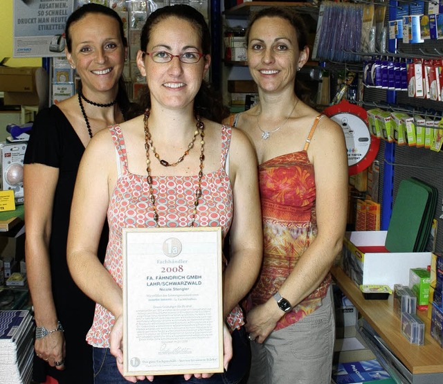 Nicole Stengler (Mitte) vom Lahrer Br...hler sind stolz auf die Auszeichnung.   | Foto: Karin Kaiser