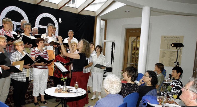 Der Gesangverein Altenheim unter Leitu...wischen Melange und Riesenrad&#8220;.   | Foto: Heidi  Fssel