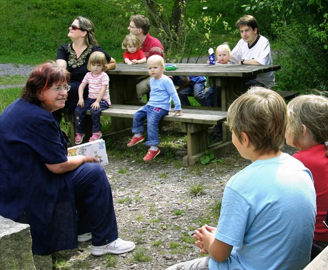 <Bildtext>Ingrid Jesse las im Zoo  den...22;Froschknig&#8220; vor. </Bildtext>  | Foto: Stefanie Sigmund